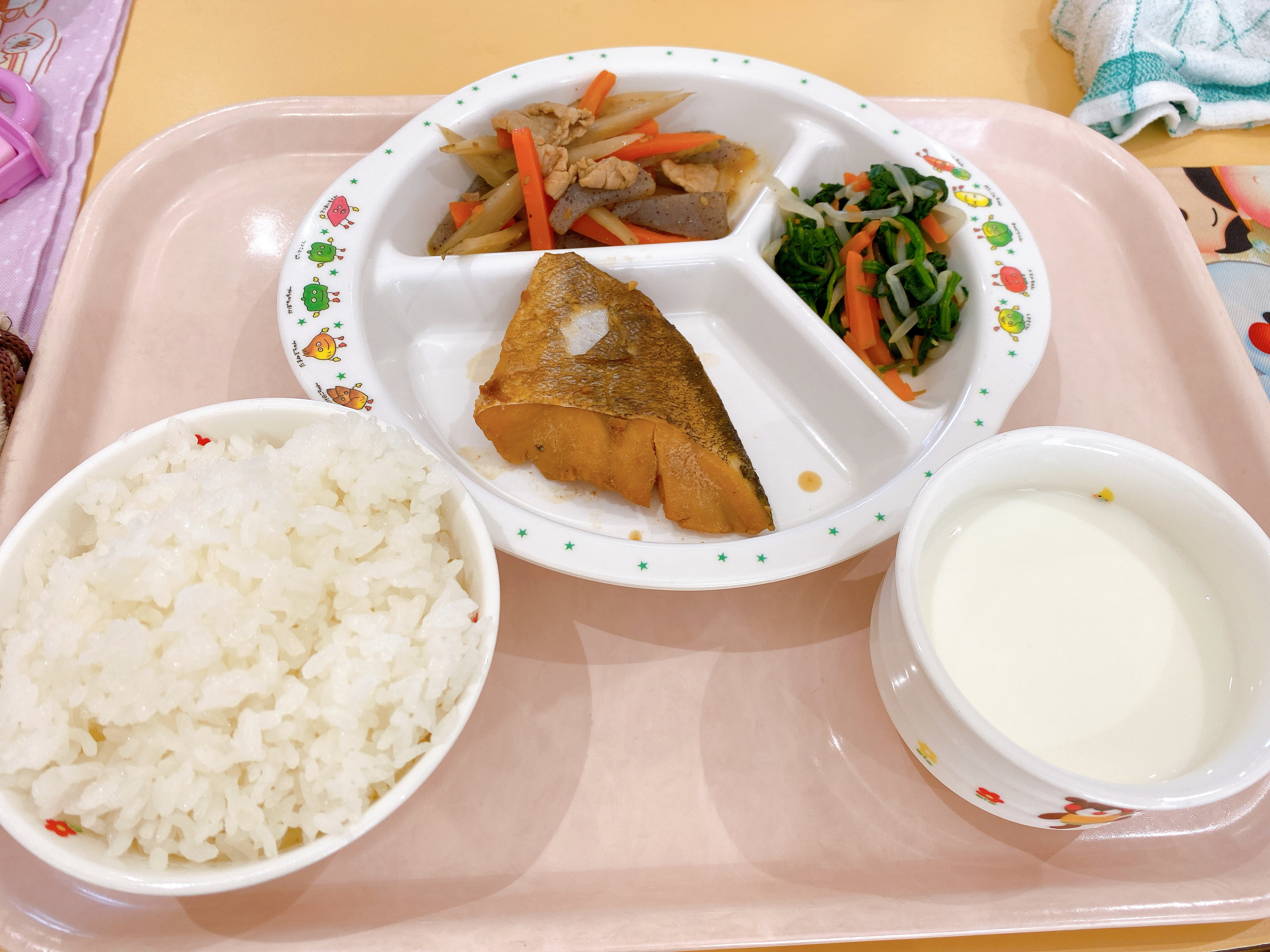 やいたこども園 今日の給食 11月8日