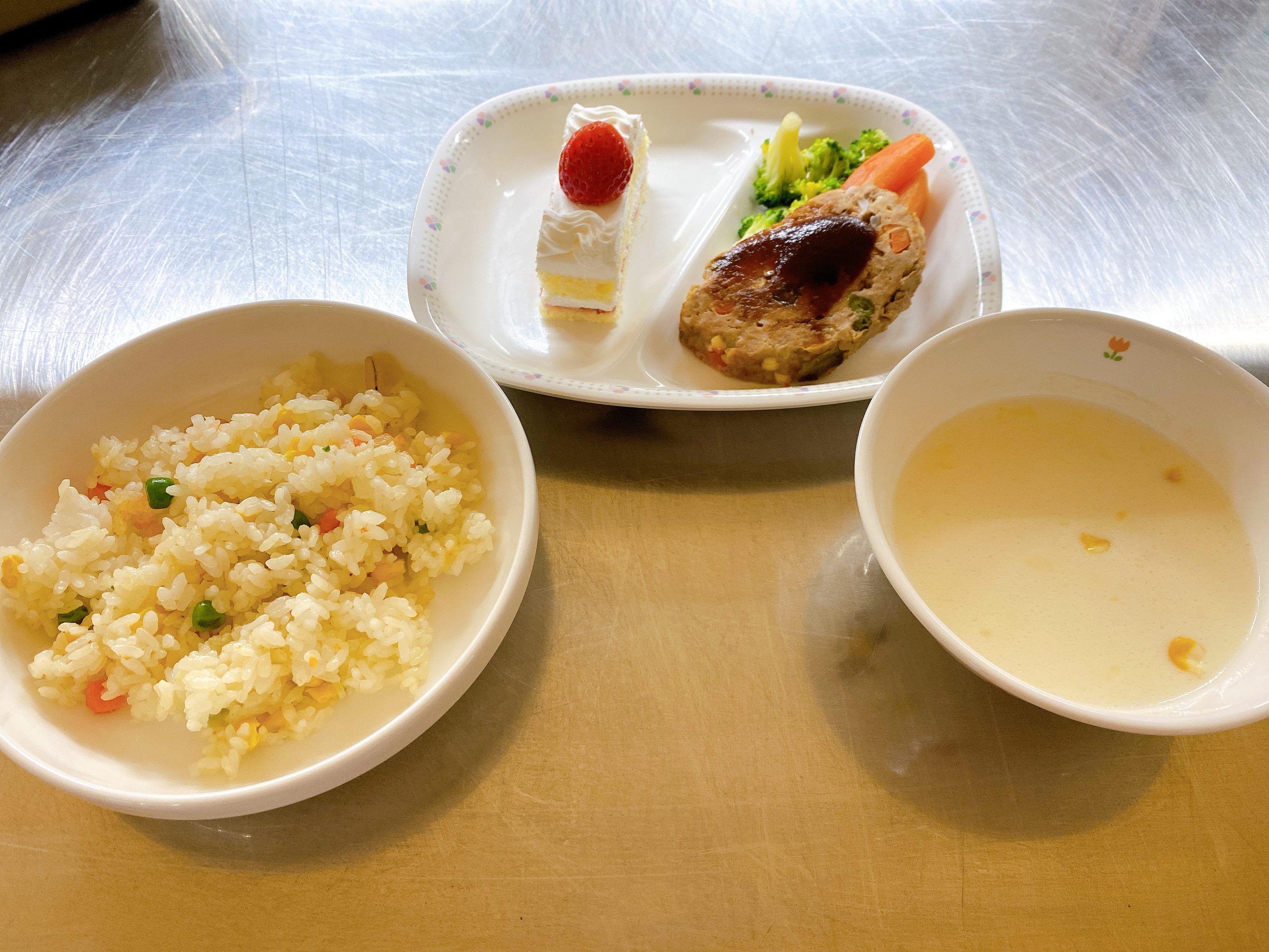 やいたこども園 今日の給食 12月24日