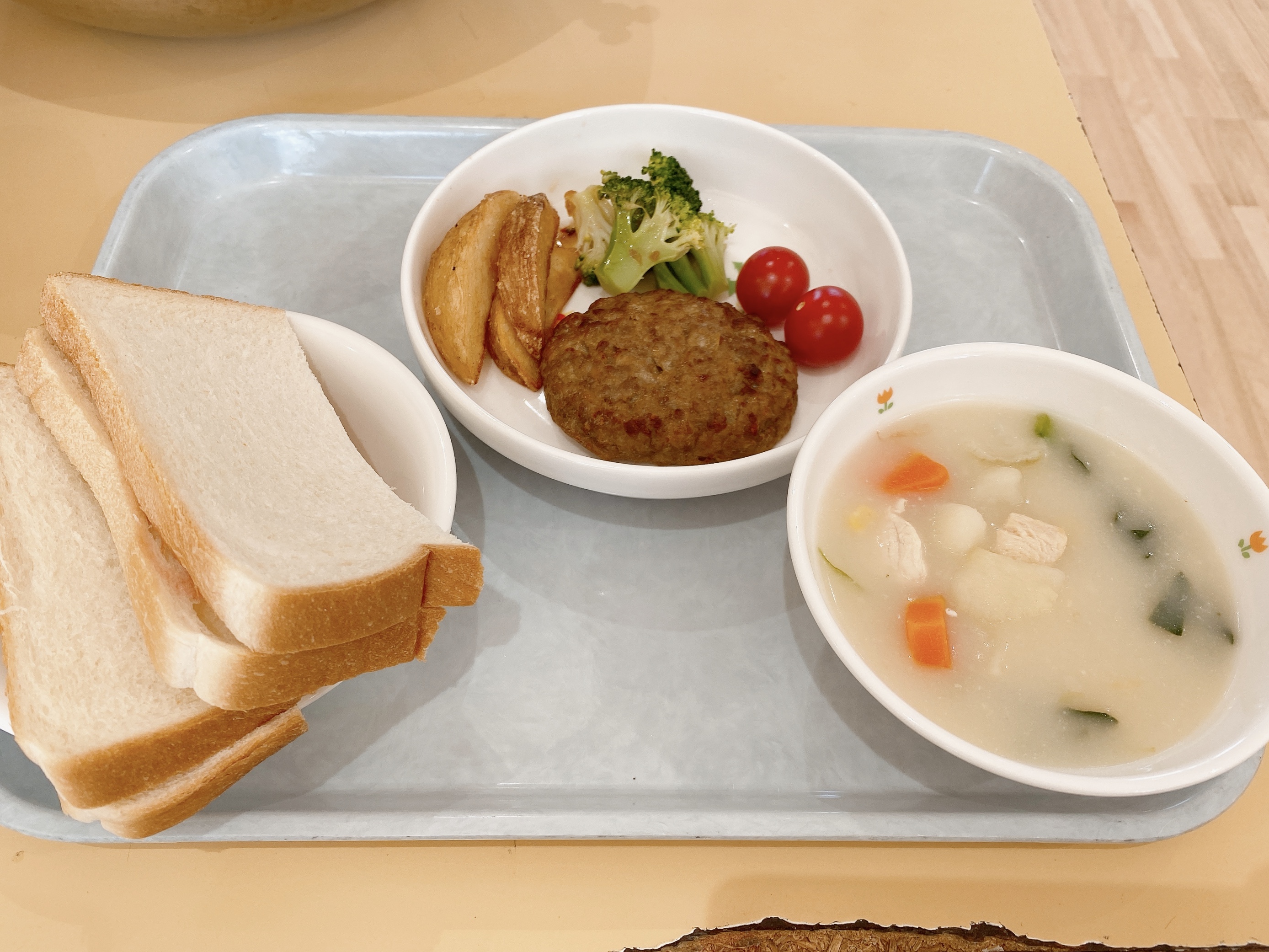 やいたこども園 今日の給食 3月26日